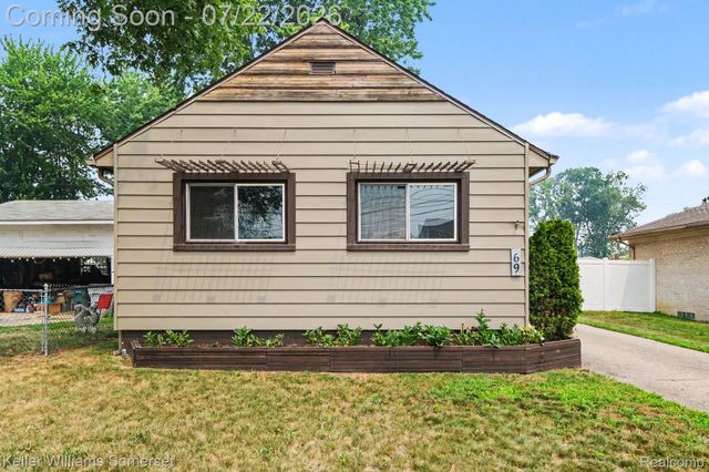 69 E Annabelle Avenue, Hazel Park, MI 48030