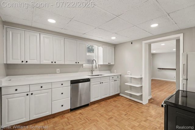 69 E Annabelle Avenue, Hazel Park, MI 48030