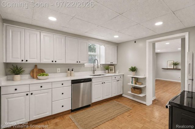 69 E Annabelle Avenue, Hazel Park, MI 48030