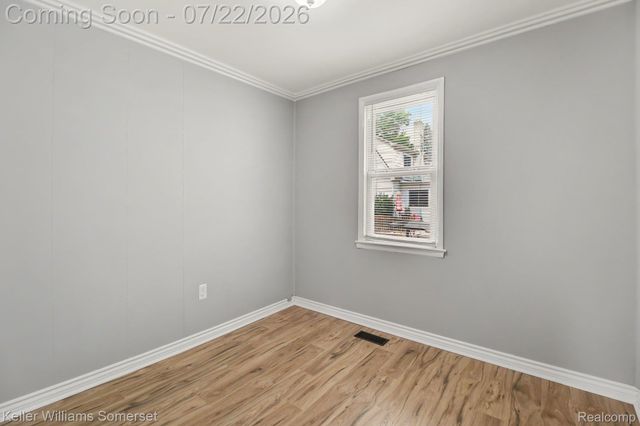 69 E Annabelle Avenue, Hazel Park, MI 48030