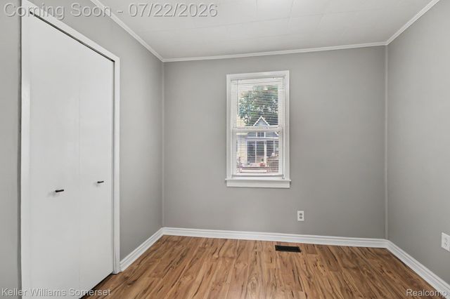 69 E Annabelle Avenue, Hazel Park, MI 48030