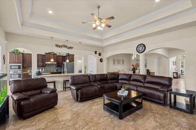 4329 S Meridian Greens Drive, Dickinson, TX 77539