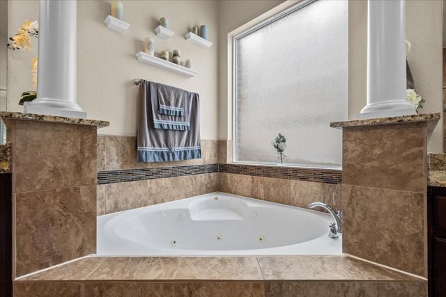 4329 S Meridian Greens Drive, Dickinson, TX 77539