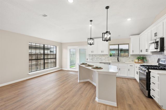 811 Deepwater Avenue, Pasadena, TX 77503