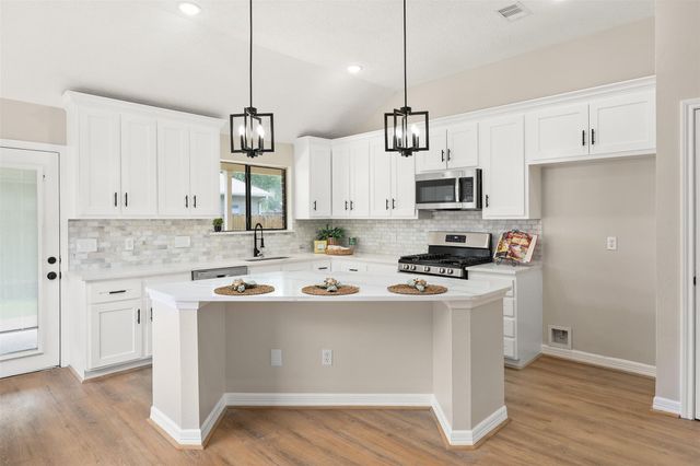 811 Deepwater Avenue, Pasadena, TX 77503