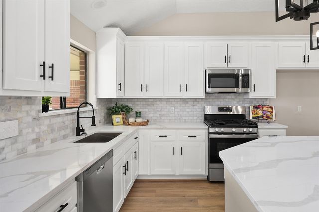 811 Deepwater Avenue, Pasadena, TX 77503