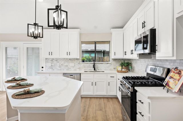 811 Deepwater Avenue, Pasadena, TX 77503