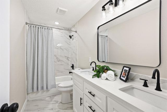 811 Deepwater Avenue, Pasadena, TX 77503