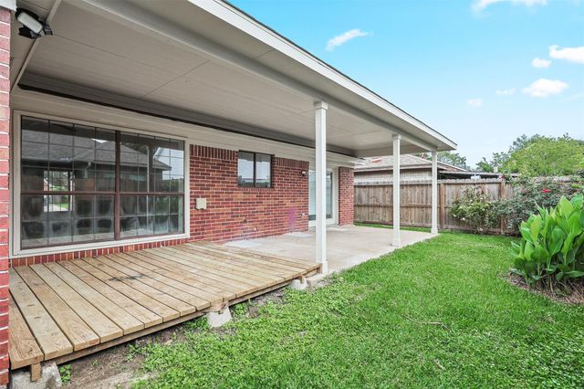 811 Deepwater Avenue, Pasadena, TX 77503