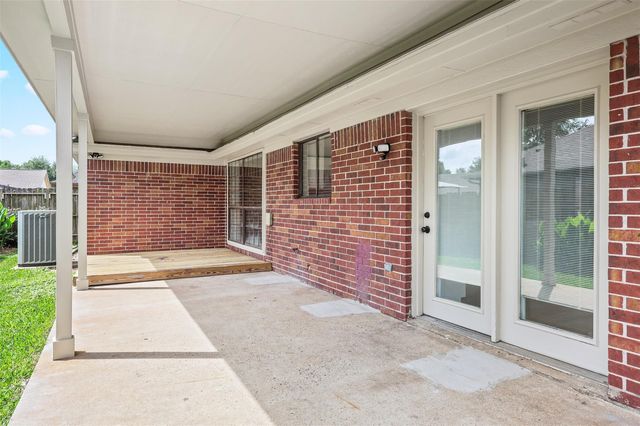 811 Deepwater Avenue, Pasadena, TX 77503