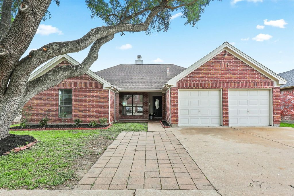 811 Deepwater Avenue, Pasadena, TX 77503