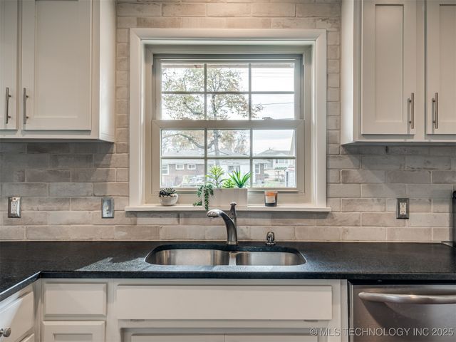 3714 E 37th Place, Tulsa, OK 74135