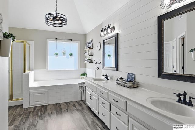 421 S 161st Street, Omaha, NE 68118