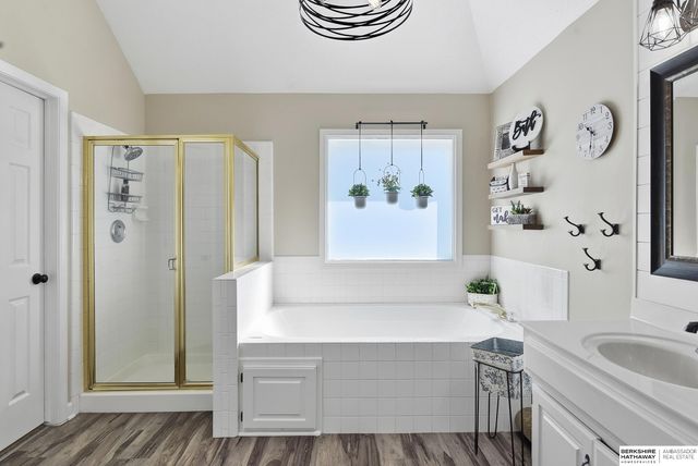 421 S 161st Street, Omaha, NE 68118