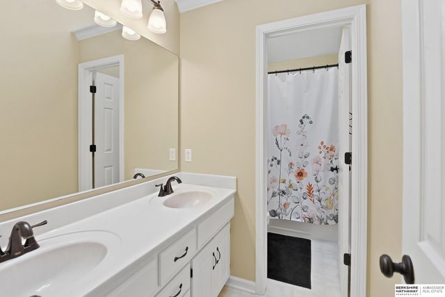 421 S 161st Street, Omaha, NE 68118