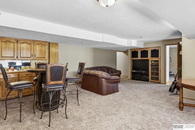 421 S 161st Street, Omaha, NE 68118