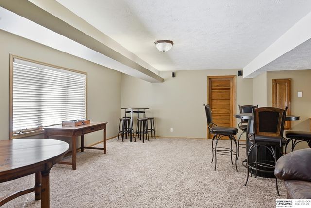 421 S 161st Street, Omaha, NE 68118