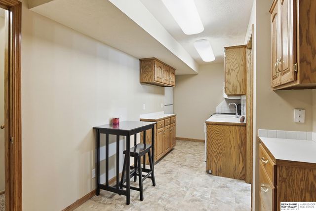 421 S 161st Street, Omaha, NE 68118