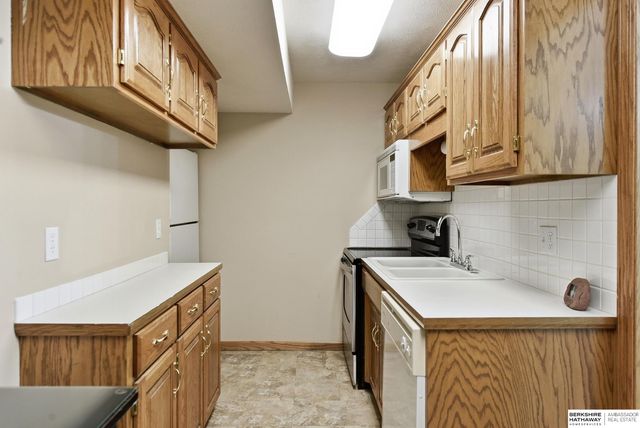 421 S 161st Street, Omaha, NE 68118