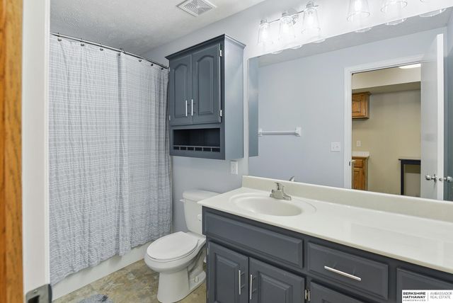 421 S 161st Street, Omaha, NE 68118