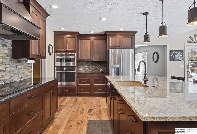 421 S 161st Street, Omaha, NE 68118