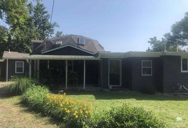 1207 W 1st Street, Abilene, KS 67410