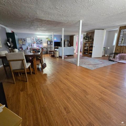 1207 W 1st Street, Abilene, KS 67410