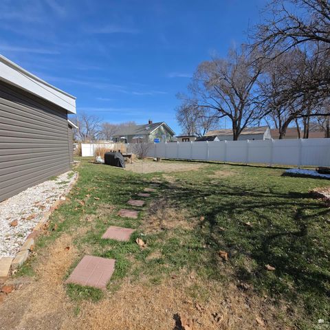 1207 W 1st Street, Abilene, KS 67410