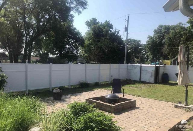 1207 W 1st Street, Abilene, KS 67410