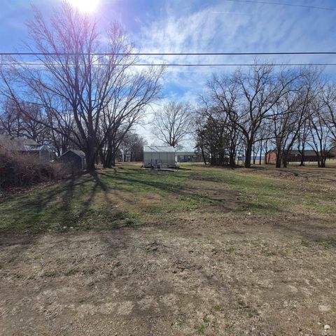 1207 W 1st Street, Abilene, KS 67410