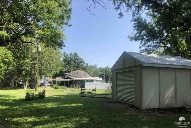 1207 W 1st Street, Abilene, KS 67410