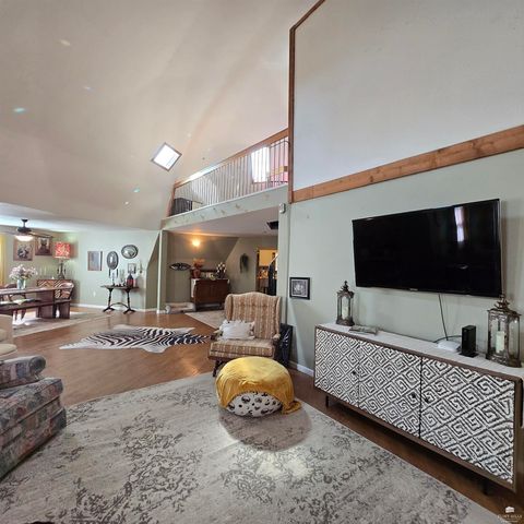 1207 W 1st Street, Abilene, KS 67410