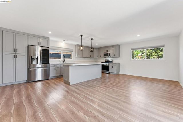 1300 Evergreen Dr., Concord, CA 94520