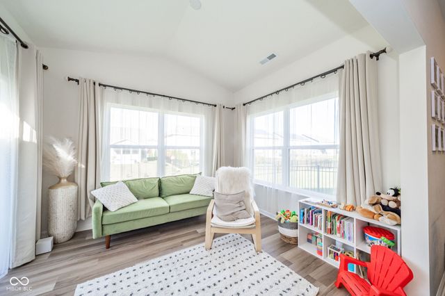 16592 Branham Drive, Fishers, IN 46040