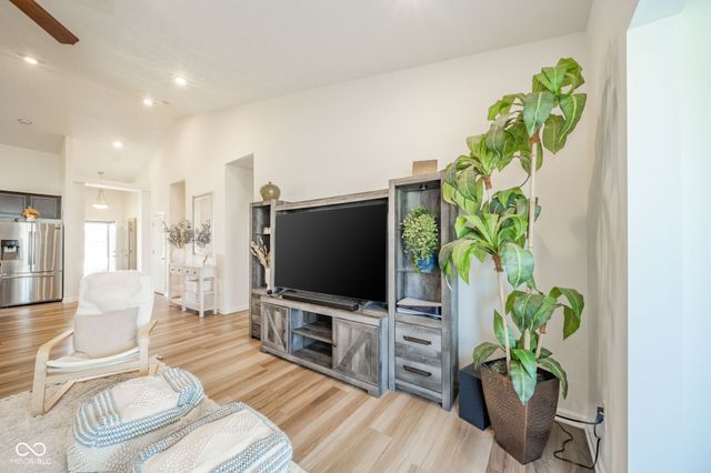 16592 Branham Drive, Fishers, IN 46040