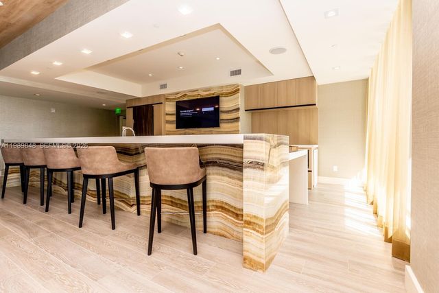 2960 NE 207th St 704, Aventura, FL 33180