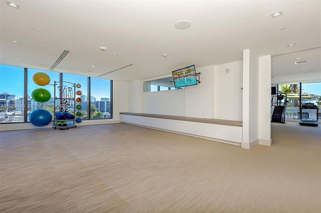 2960 NE 207th St 704, Aventura, FL 33180