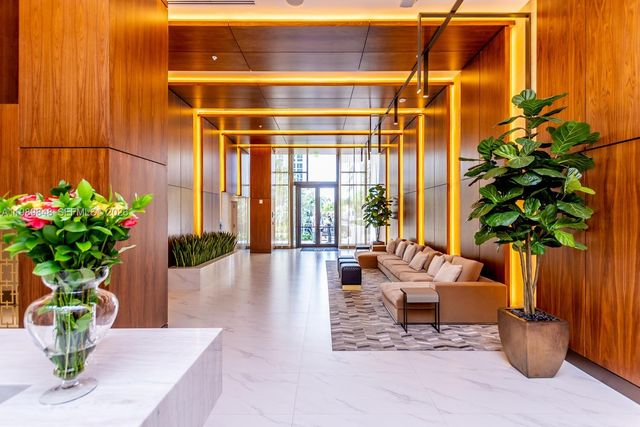 2960 NE 207th St 704, Aventura, FL 33180