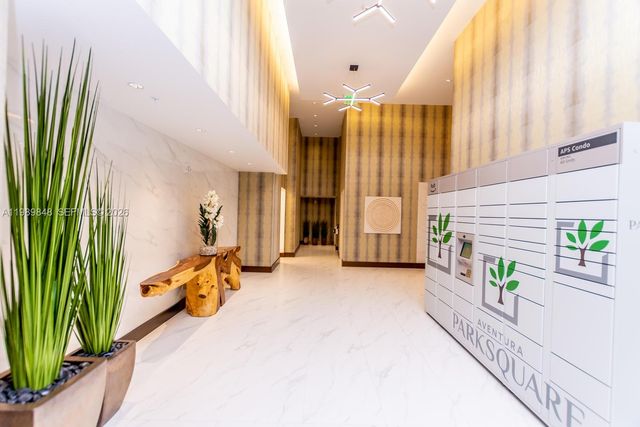 2960 NE 207th St 704, Aventura, FL 33180