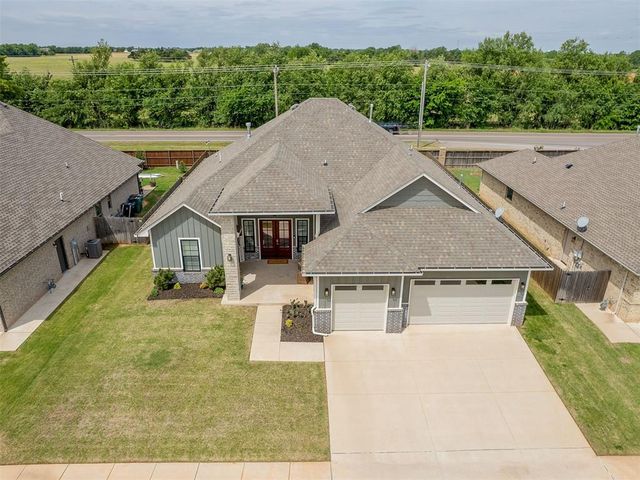 4805 Hambletonian Lane, Mustang, OK 73064