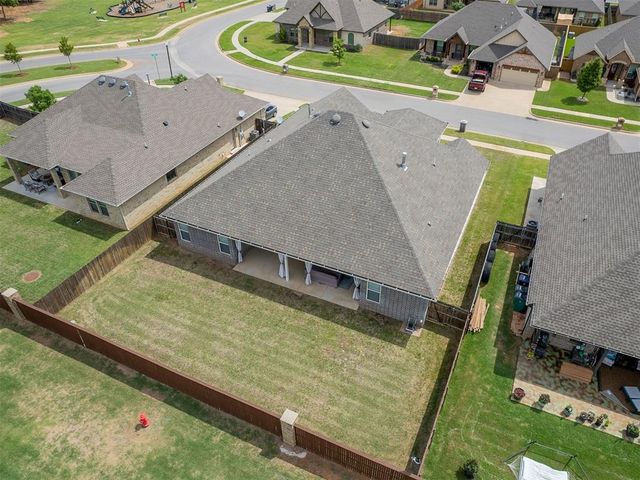 4805 Hambletonian Lane, Mustang, OK 73064