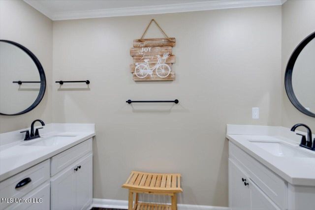 121 Countrywood Circle, Clinton, MS 39056