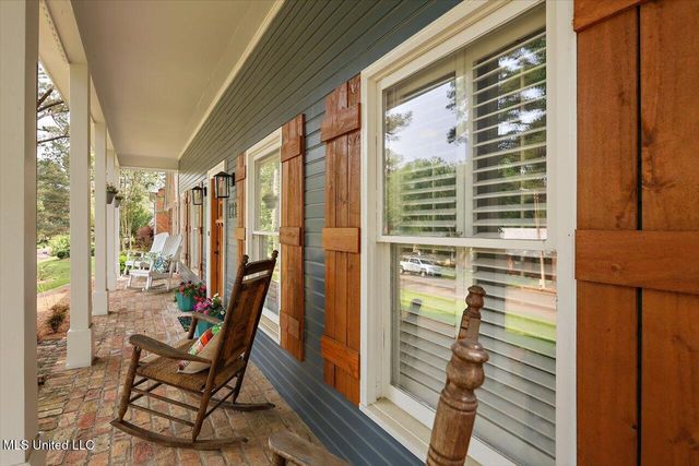 121 Countrywood Circle, Clinton, MS 39056
