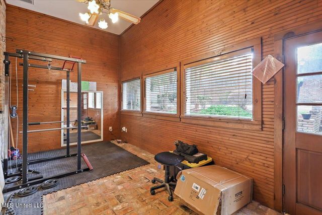 121 Countrywood Circle, Clinton, MS 39056