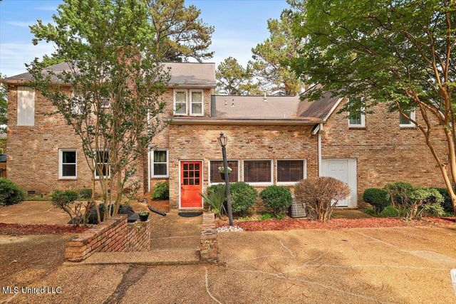 121 Countrywood Circle, Clinton, MS 39056