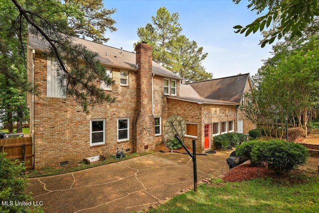 121 Countrywood Circle, Clinton, MS 39056
