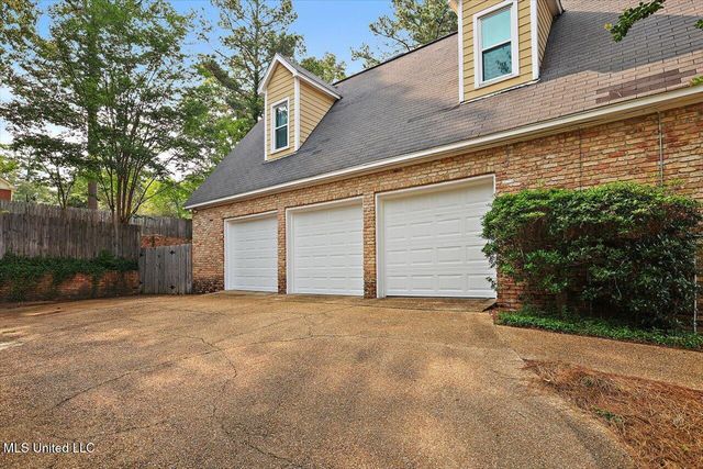 121 Countrywood Circle, Clinton, MS 39056