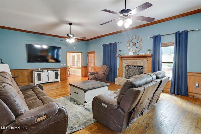 121 Countrywood Circle, Clinton, MS 39056