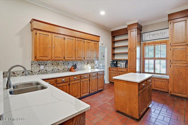 121 Countrywood Circle, Clinton, MS 39056
