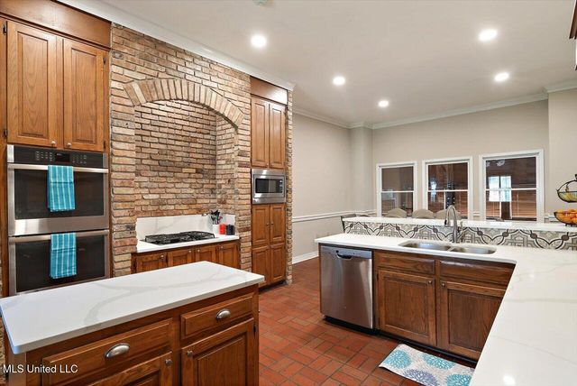 121 Countrywood Circle, Clinton, MS 39056